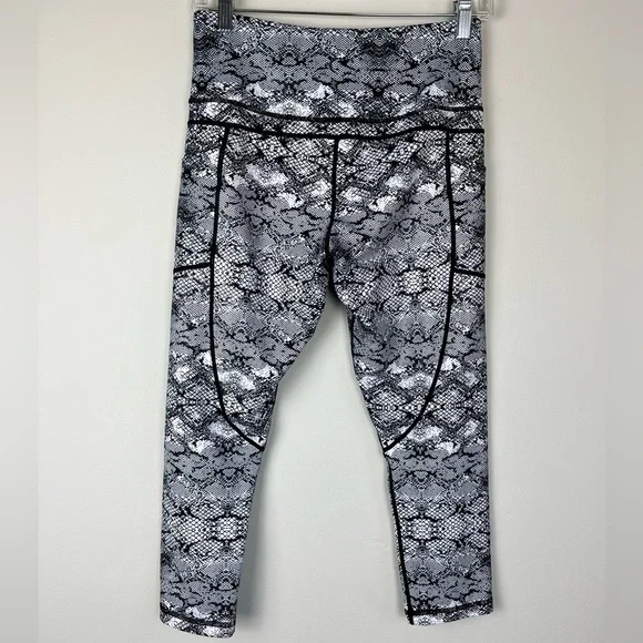 NEW Zyia Active Cobra Metallic Cropped Light N Tight Leggings Size 8-10 - Picture 3 of 8